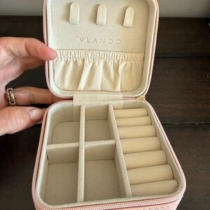 Vlando Travel Jewelry Case – Blush Pink Vegan Leather